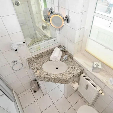 - Apt. 02 * Binz
