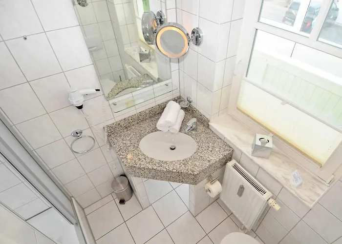 - Apt. 02 * Binz